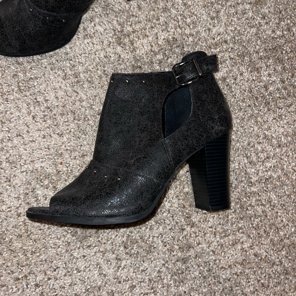 Vera Wang Charcoal Chunky Heel Booties Size 10